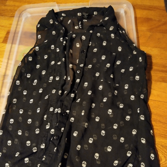 Fun and Flirt black sheer skull top - Picture 1 of 2